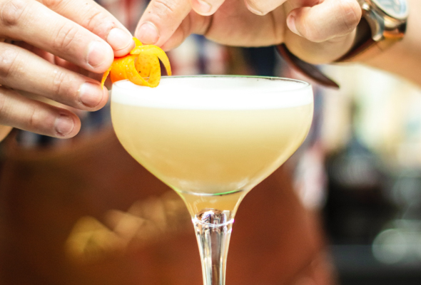 Cocktail with lime juice By Louis Hansel via unsplash.com