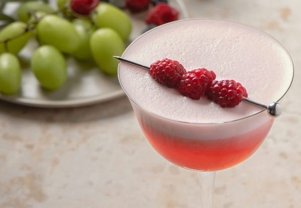 Clover Club classic cocktail with egg white foam, by ferals studio via unsplash