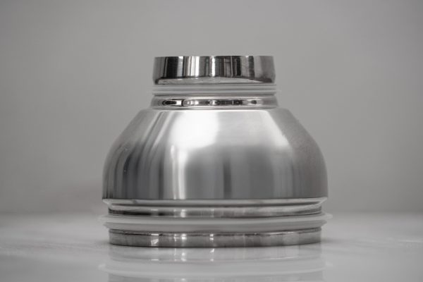 The side view of a cobbler shaker lid with 2 silicone gaskets to preventing the shaker from getting stuck shut